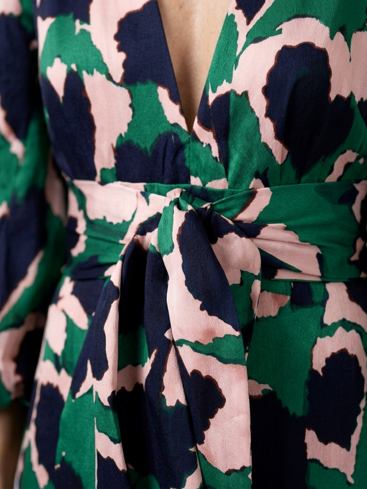 Smaragdiruusun mekko